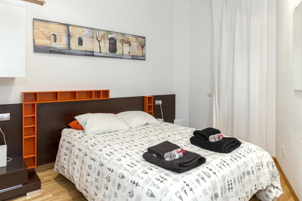 Gaudi Apartment Барселона Екстериор снимка